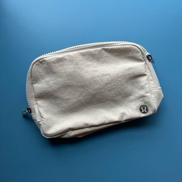 NWT Lulu Off-white Large Everywhere Belt Bag - Picture 2 of 8